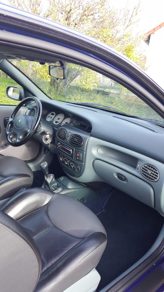 Car staging intérieur Mégane 1 Coupé